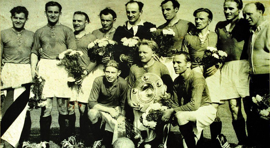 
                <strong>Hannover 96 - 64 Jahre</strong><br>
                Letzte Meisterschaft: 1953 / 1954
              
