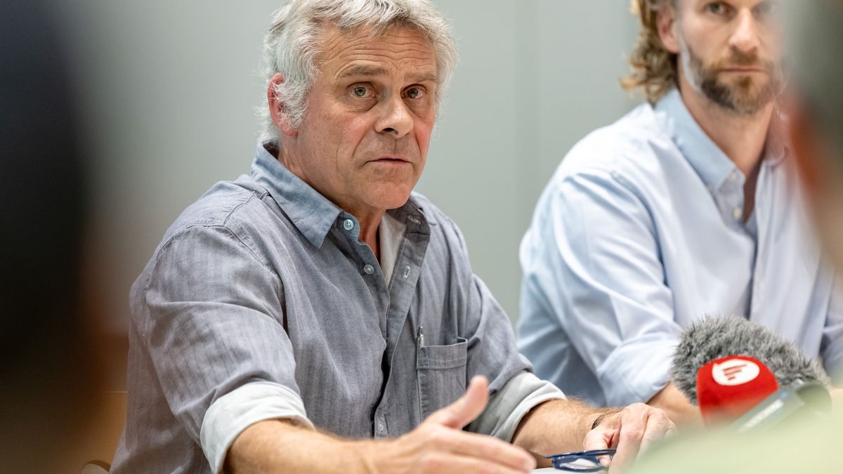 Dag Encke (l), Direktor des Nürnberger Tiergartens, und Jörg Beckmann, Stellvertretender Direktor und Biologischer Leiter des Nürnberger Tiergartens, geben eine Pressekonferenz.