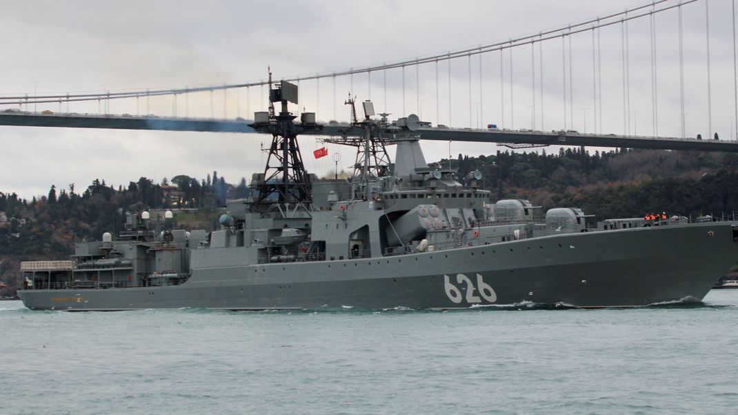 Der russische Zerstörer "Vize-Admiral Kulakow", mit dem es jetzt vor Fehmarn zu einem Zwischenfall kam, im Januar 2020 in Istanbul.