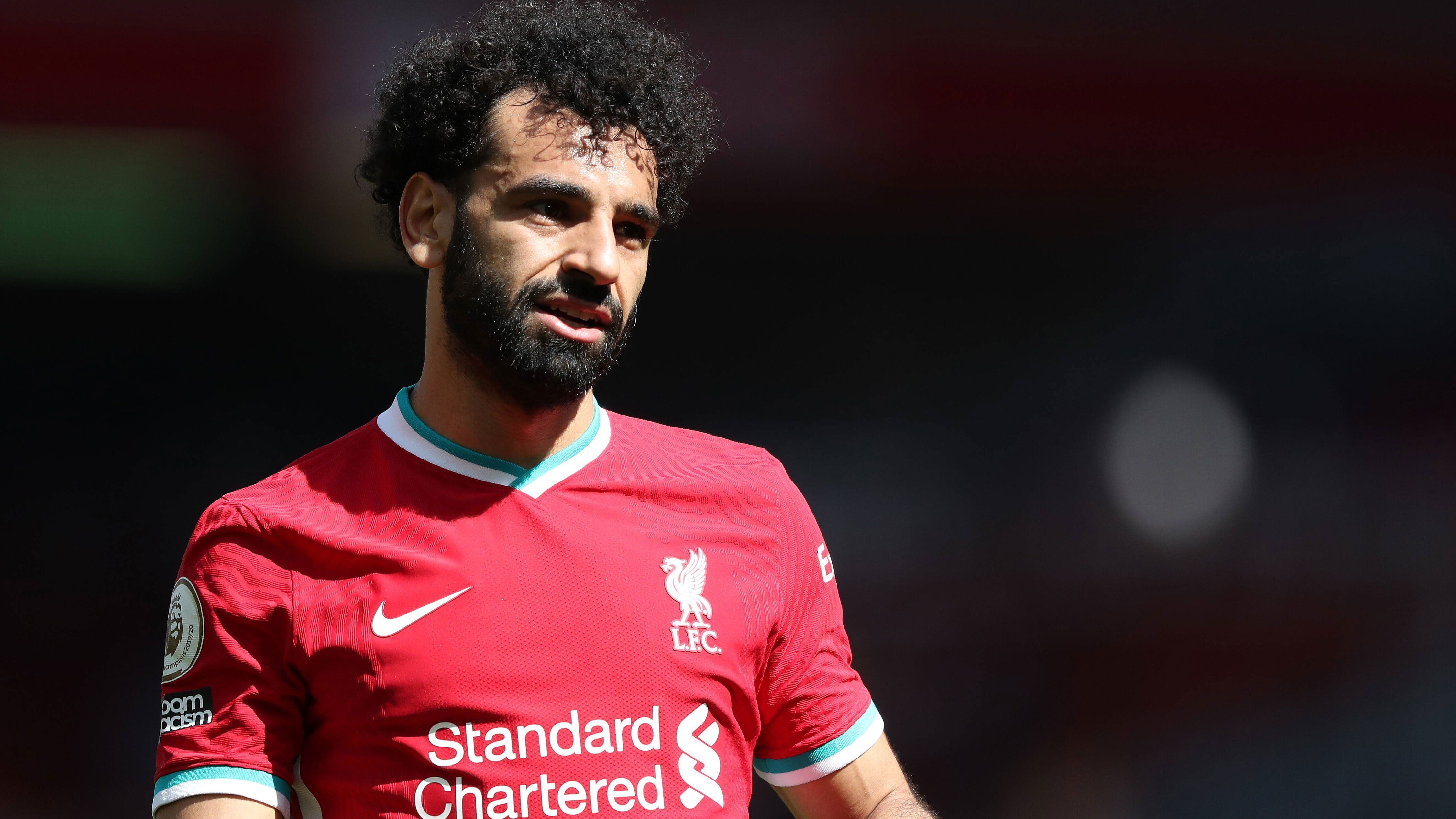 
                <strong>Mo Salah (FC Liverpool)</strong><br>
                Jetzt, da laut "Le Parisien" auch noch PSG großes Interesse an dem Angreifer bekundet haben soll, dürfte das den Liverpool-Fans einige Sorgenfalten auf die Stirn treiben. Aus Paris heißt es jedoch, dass ein möglicher Salah-Transfer ganz und gar von einem Spieler abhängig gemacht werde: Kylian Mbappe. Salah wäre für den französischen Meister die "Traumlösung", um Mbappe zu ersetzen, sollte dieser sich entscheiden, den Klub im Sommer zu verlassen. Im Pariser Dreierangriff würde der Rechtsaußen, im Wechsel mit Icardi, Neymar und Di Maria, eine äußerst vernünftige Option darstellen. 
              