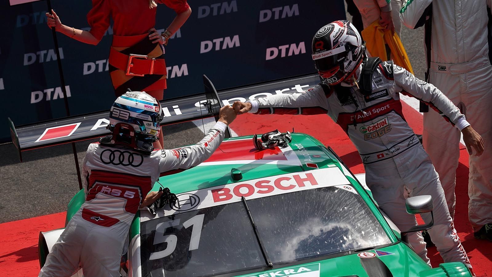 
                <strong>2. Audi dominiert auch im Abschiedsjahr</strong><br>
                2020 ist die letzte DTM-Saison der Ingolstädter. Doch die ersten beiden Rennen deuten an, dass sie sich höchst erfolgreich aus der Tourenwagen-Serie verabschieden werden. In beiden Läufen gingen jeweils die ersten fünf Plätze an die Marke mit den vier Ringen.
              