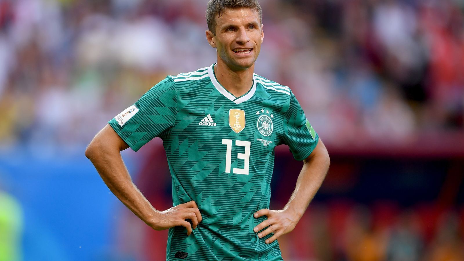 
                <strong>Thomas Müller</strong><br>
                Wie Hummels, so kehrt auch Bayerns Thomas Müller zurück in den Kreis der Nationalmannschaft, nachdem der Weltmeister im Jahr 2018 eigentlich von Löw auch schon aussortiert wurde. Nach zuletzt aber zwei ganz starken Saisons führt nun kein Weg mehr an Routinier Müller vorbei. Der 31-Jährige bestritt bislang 100 Länderspiele, das letzte davon im November 2018. 
              