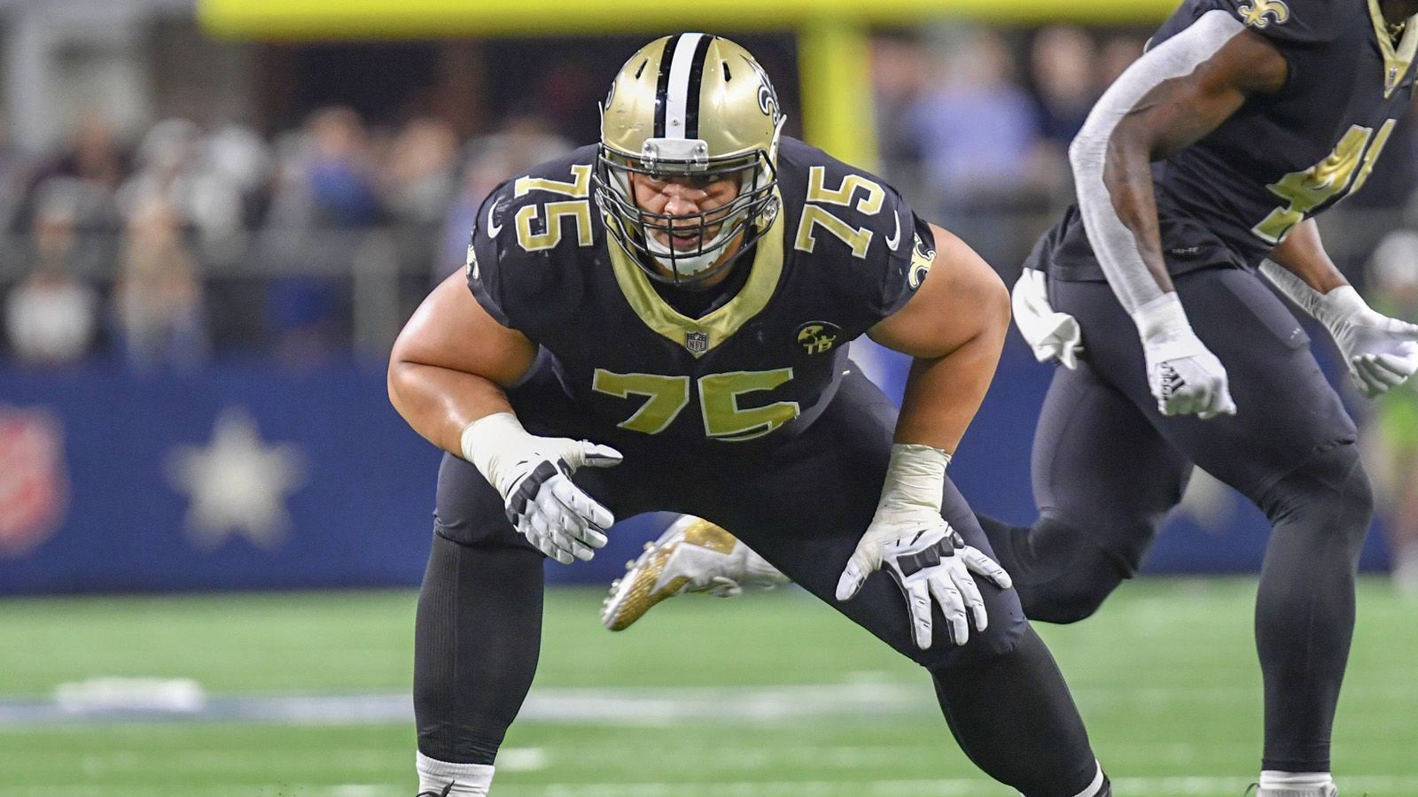 
                <strong>Flop: Andrus Peat (New Orleans Saints) </strong><br>
                Die renommierte Football-Analyse-Seite "Pro Football Focus" verpasste Guard Andrus Peat für seine Leistungen in der vergangenen Saison eine Bewertung von 49,5 - 68 Guards in der NFL erhielten eine bessere Note. Umso verwunderlicher, dass das Team von Head Coach Sean Payton den 26-Jährigen mit einem Monster-Vertrag (5 Jahre, 57,5 Millionen US-Dollar) ausstattete. Da wäre mehr möglich gewesen, liebe Saints.
              