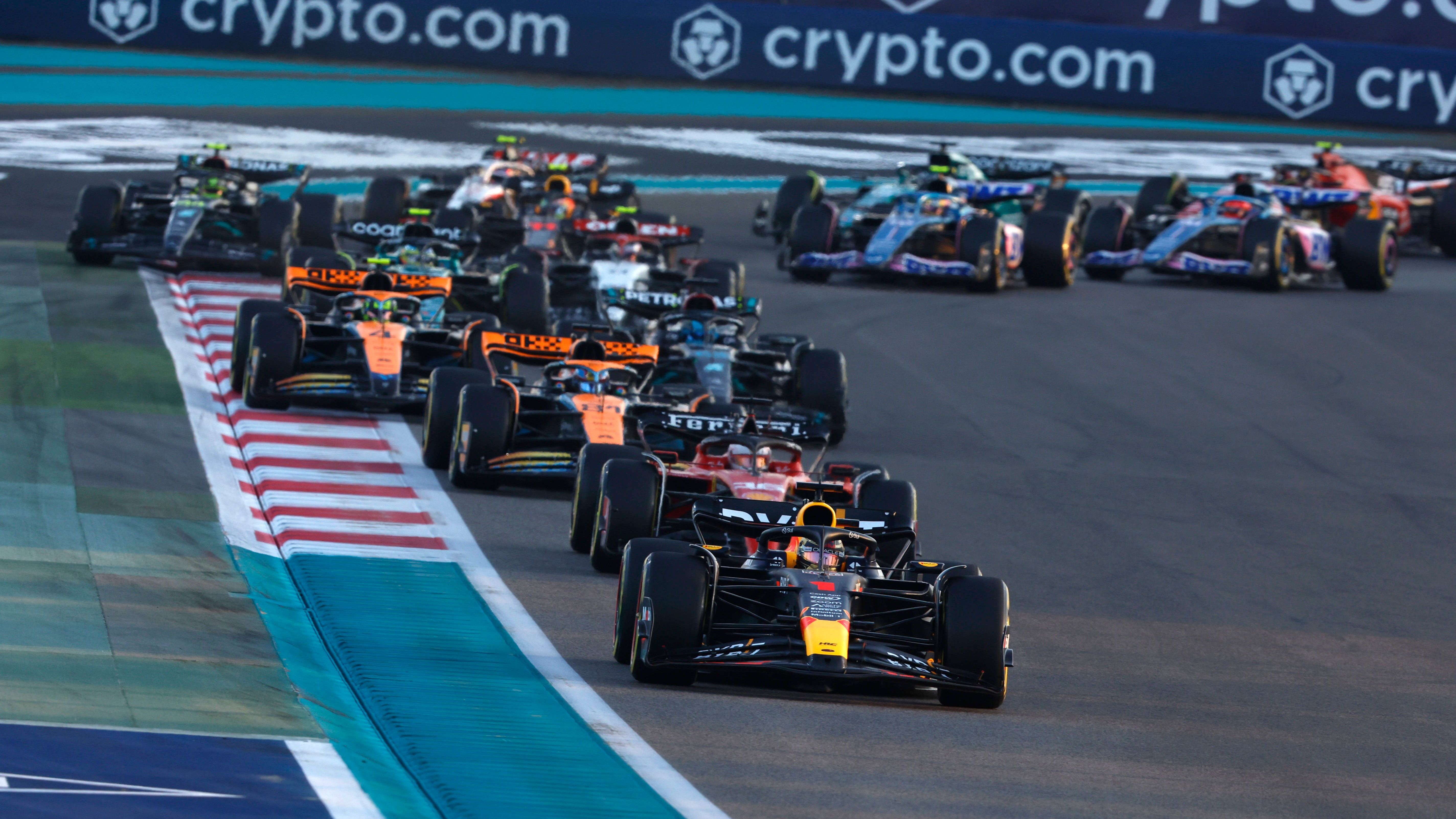 <strong>Meiste Führungsrunden in einer Saison<br></strong>Kurz vor Rennende in Abu Dhabi 2023 knackte Verstappen sogar die 1000 Führungsrunden (insgesamt 1003), auch das ist selbstverständlich Rekord.