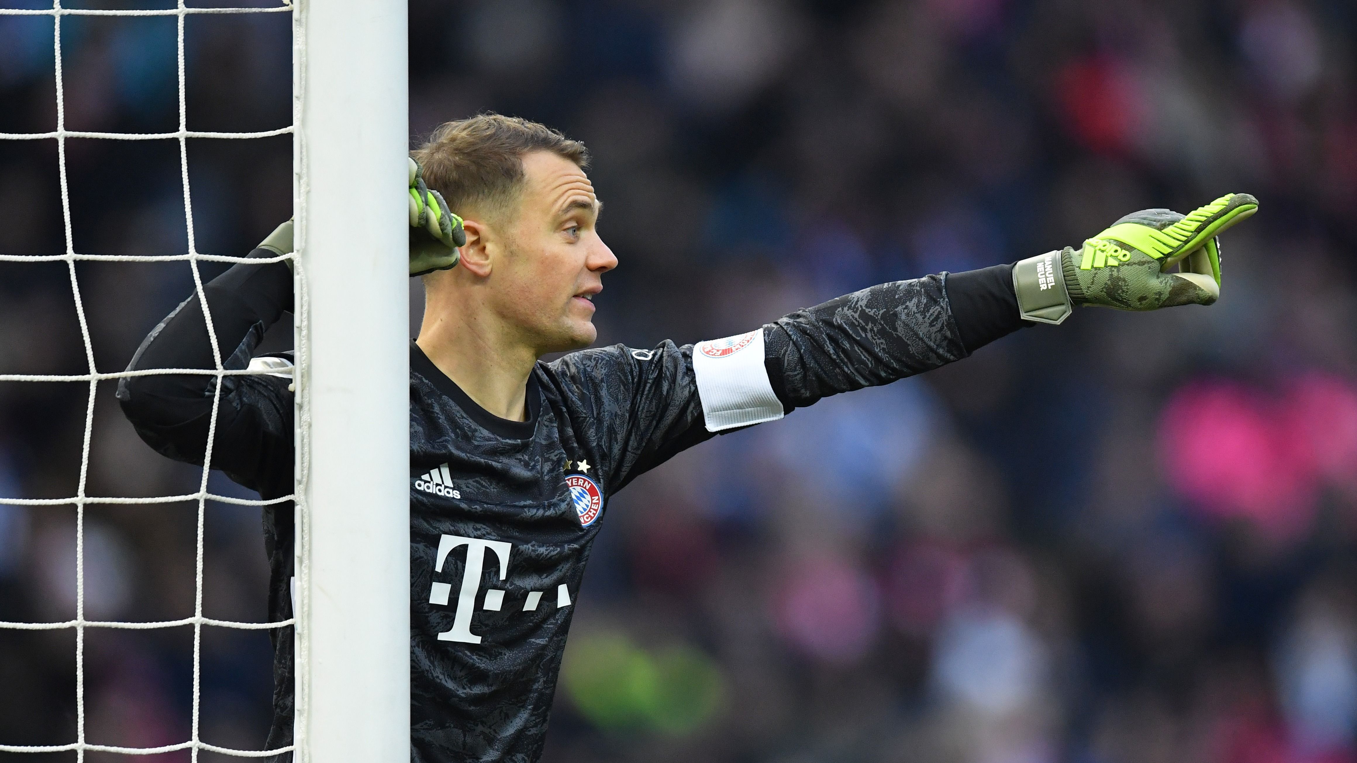 
                <strong>Manuel Neuer</strong><br>
                Der Nationalkeeper verlebt in der Hauptstadt einen ruhigen Nachmittag. Erst in der 85. Minute muss er eingreifen, bleibt gegen Köpke aber Sieger. ran-Note: 2
              