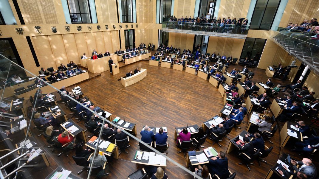 Nach dem Bundestag hat nun auch der Bundesrat die Lockerung der Schuldenbremse abgesegnet. (Symbolbild)