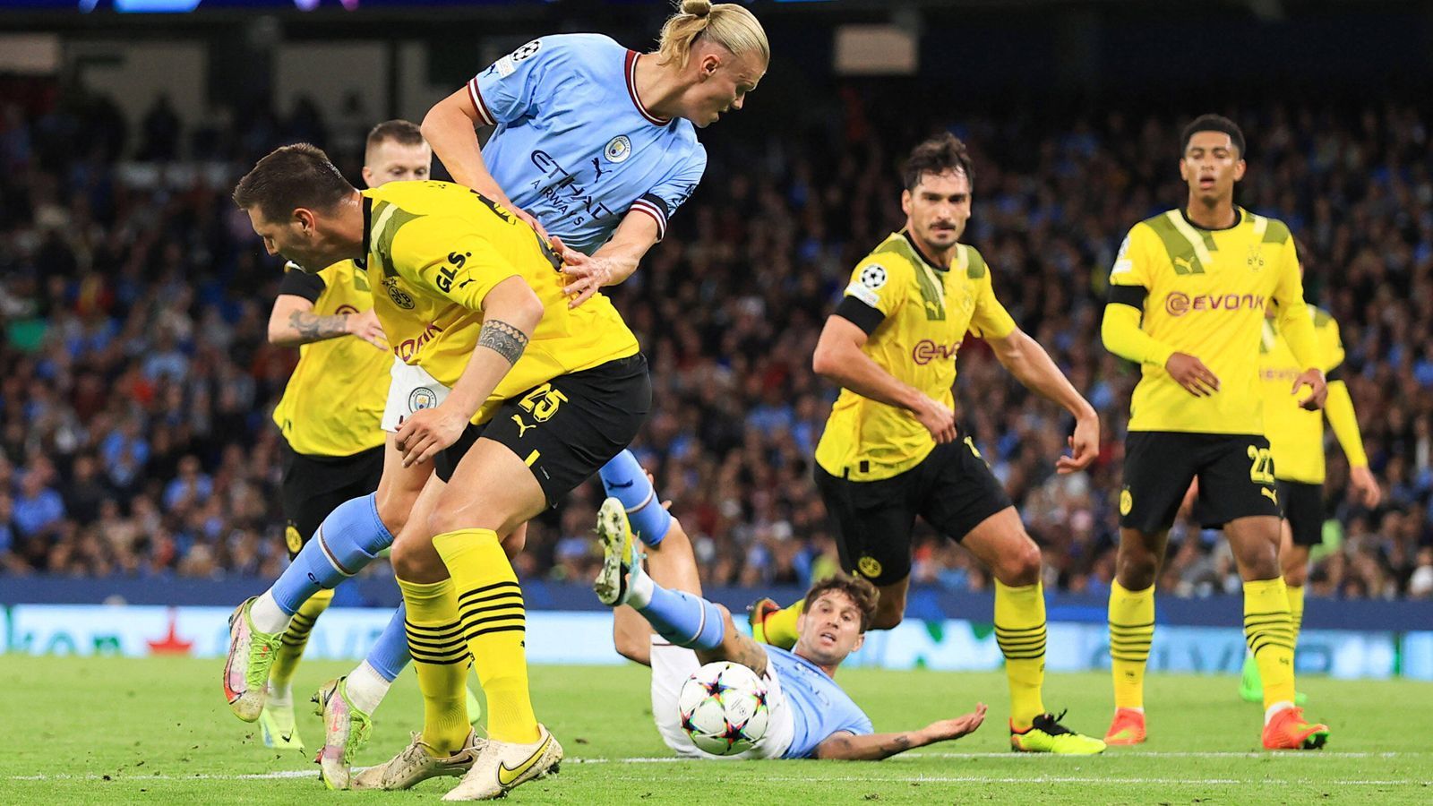 
                <strong>2:1-Pleite gegen City: Der BVB in der Einzelkritik</strong><br>
                Borussia Dortmund verliert am zweiten Spieltag der Champions League nach einem Kraftakt gegen Manchester City knapp mit 2:1. Zwei Traumtore drehen für City das Spiel. ran hat genau hingeschaut und die BVB-Spieler in der Einzelkritik. 
              