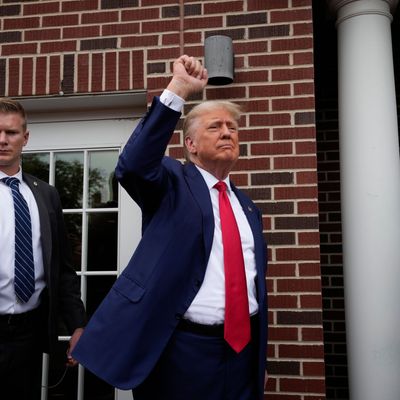 Ex-US-Präsident Donald Trump besucht die Alpha Gamma Rho, eine Studentenverbindung an der Iowa State University.