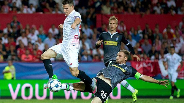 
                <strong>Champions League: Drei Strafstöße für Sevilla</strong><br>
                Drei Minuten nach Elfer Nummer eins foult Roul Brouwers erneut Vitolo - Sevillas Kevin Gameiro verschießt. In der 66. Minute wird dann Gameiro gelegt. Ever Banega verwandelt zum 2:0. Konoplyanka erzielt übrigens in der 84. Minute das einzige Tor aus dem Spiel heraus.
              