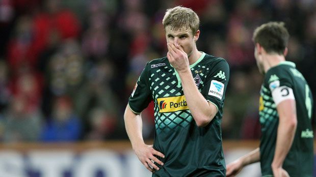 
                <strong>Martin Hinteregger (Borussia Mönchengladbach)</strong><br>
                Innenverteidiger: Martin Hinteregger. Borussia Mönchengladbach ist mit dem Österreicher ein wahres Schnäppchen geglückt. Manager Max Eberl schaffte es, den Stammspieler von RB Salzburg mit anschließender Kaufoption auszuleihen. Er wird den Fohlen noch viel Freude bereiten, kann zur Not sogar als Linksverteidiger aushelfen.
              