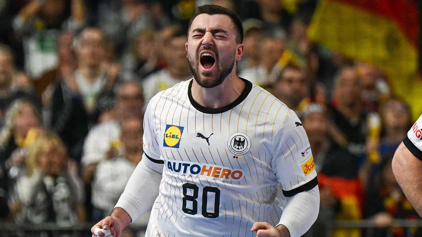 <strong>Kreis: Jannik Kohlbacher</strong>
<br>In der Vorrunde wenig eingesetzt, in der Hauptrunde wurde er besonders in der Defensive auf halblinks immer mehr zu Gislasons Edeljoker. Starkes Spiel im Halbfinale gegen Dänemark und auch gegen Schweden gut. Ausbaufähig ist aber seine Abschlussquote mit 14/22 vom Kreis. <strong><em>ran</em>-Note: 2</strong>