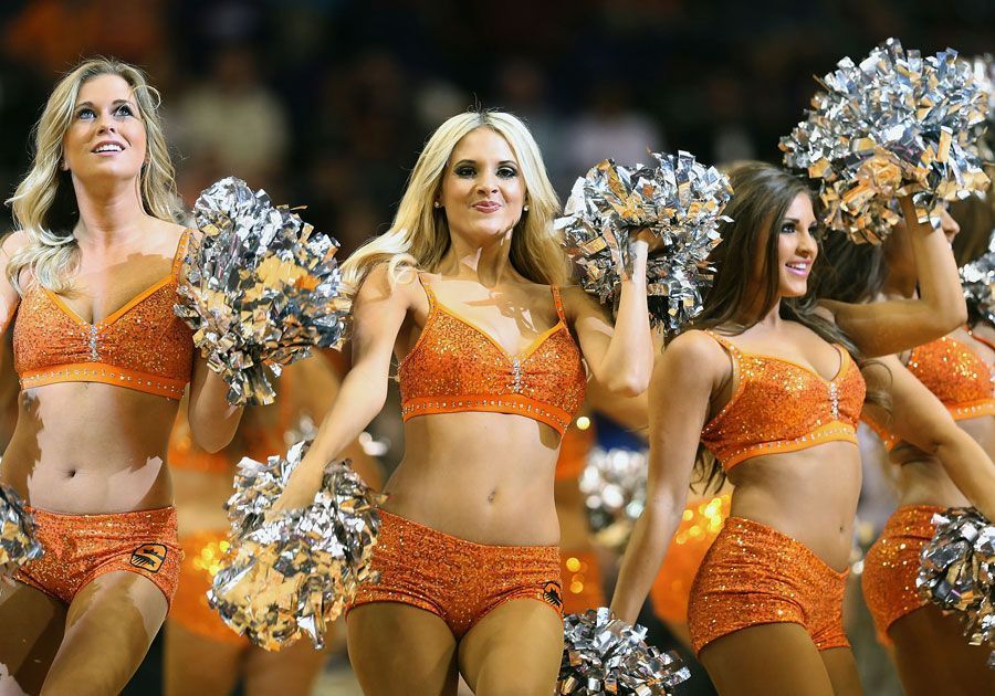 
                <strong>Heiße Einblicke - die Cheerleader der NBA</strong><br>
                WOW! Die Phoenix Suns gewinnen 87-84 gegen die Utah Jazz. Bei diesen heißen Mädels aber auch kein Wunder. Denn die feuern die Suns im US Airways Center an
              