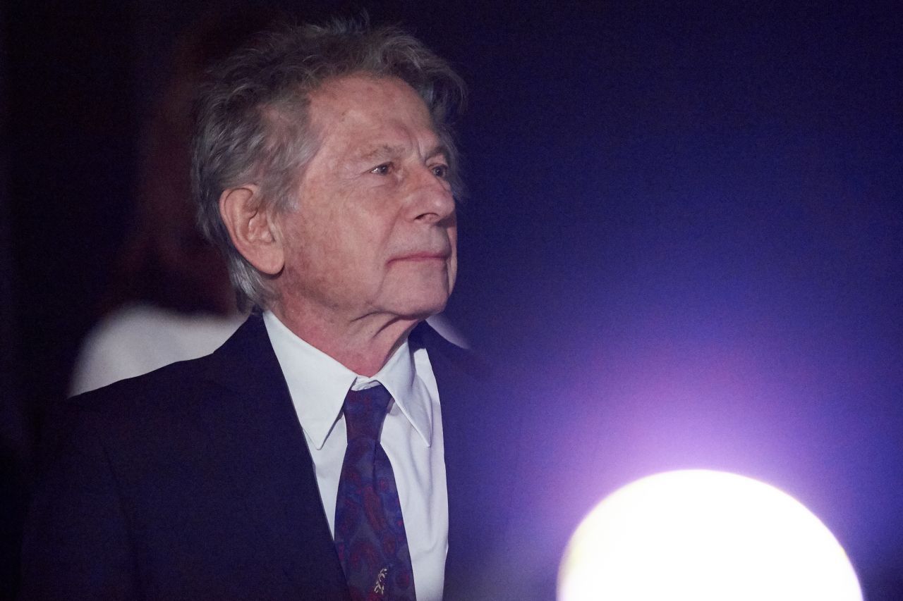 Filmregisseur Roman Polanski setzte sich 1977 aus den USA ab, wo er wegen der Vergewaltigung einer Minderjährigen angeklagt worden war. 2009 wurde Polanski in Zürich auf Betreiben der USA festgenommen. Die Schweizer Behörden lehnten eine Auslieferung 2010 wegen inhaltlichen Mängeln im Auslieferungsantrag ab. 2015 beantragten die US-Behörden eine erneute Auslieferung - inzwischen lebte Polanski in Polen. Doch auch die polnisch