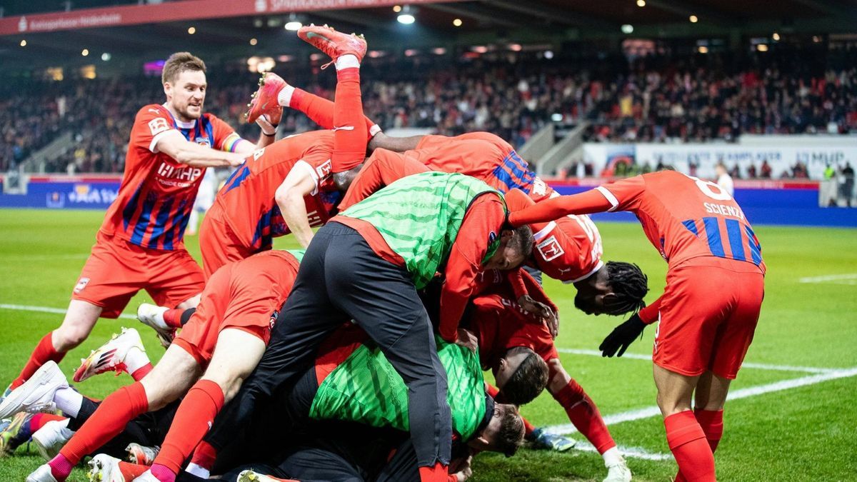 Heidenheim bejubelt das 3:1 durch Sirlord Conteh