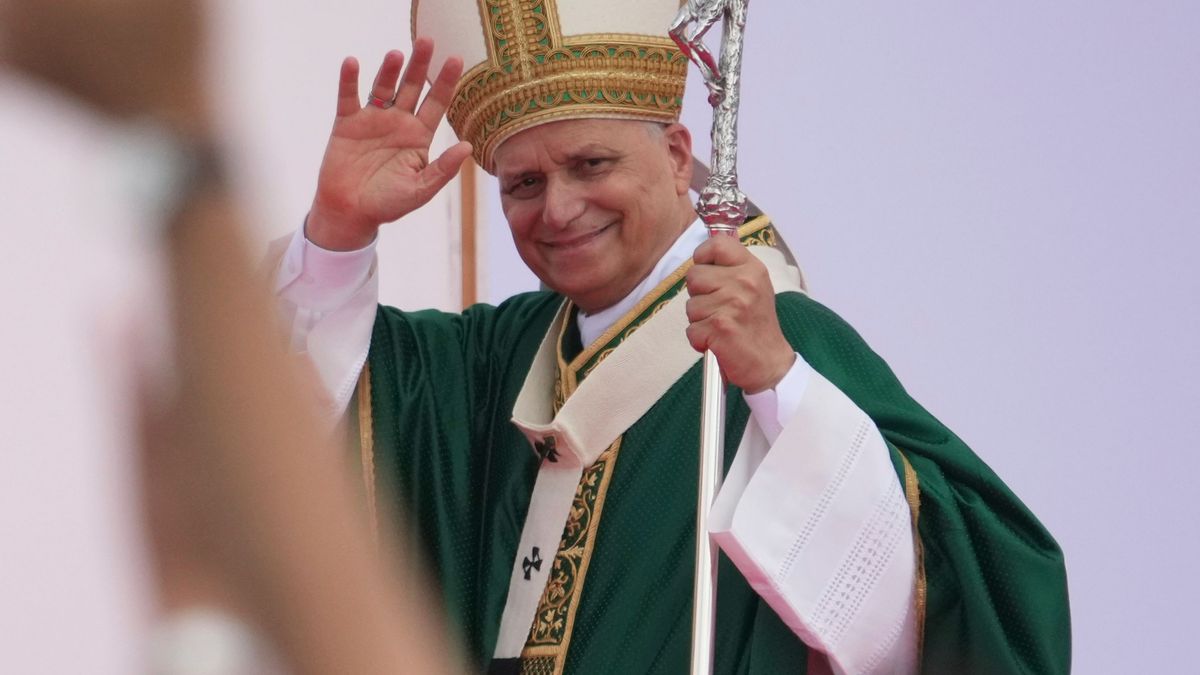 Papst Leo XIV. hält eine Messe mit jungen Menschen, die am Jugendjubiläum auf dem Tor Vergata Feld teilnehmen. 