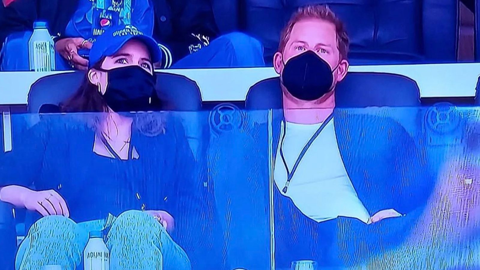 
                <strong>Prinz Harry</strong><br>
                Für den adeligen Part beim Super Bowl LVI sorgte Prinz Harry (re.). Der Duke of Sussex war aber nicht mit Ehefrau Meghan im SoFi Stadium, sondern mit seiner Cousine Eugenie.
              