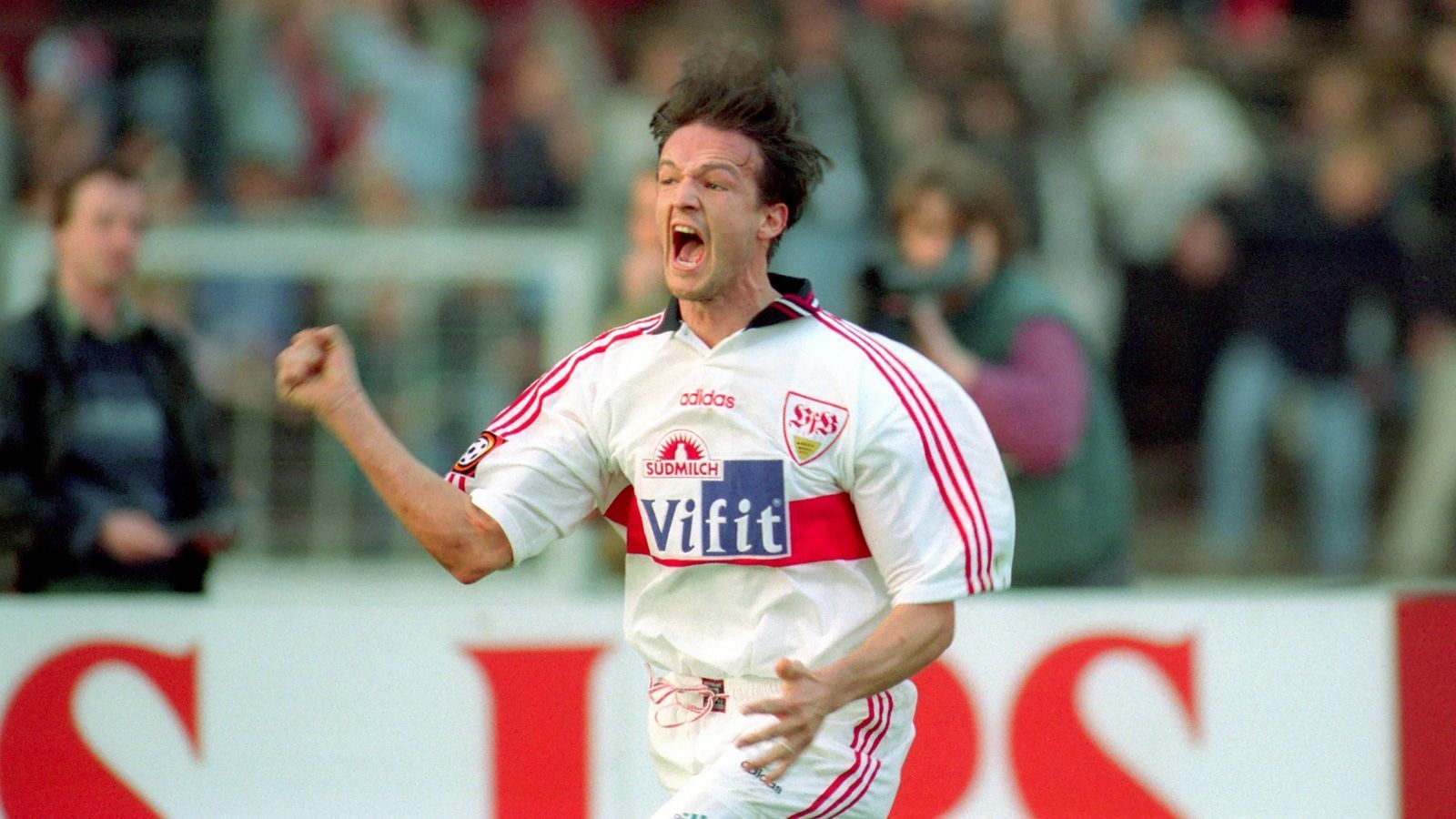 
                <strong>Saison 1995/96</strong><br>
                Torschützenkönig: Fredi Bobic (VfB Stuttgart) - Tore: 17
              