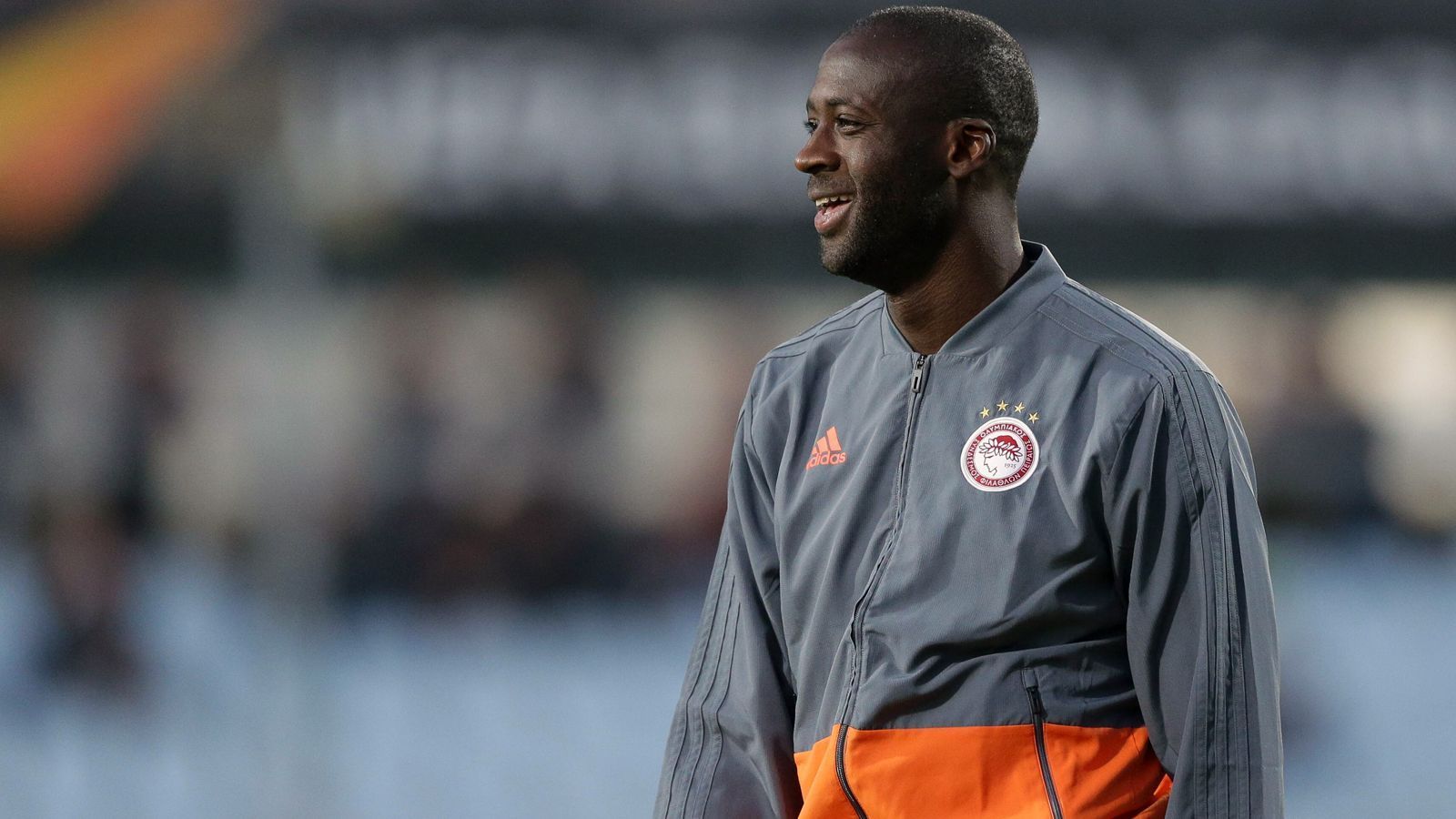 
                <strong>Yaya Toure (zuletzt Olympiakos Piräus)</strong><br>
                Mit 35 Jahren wollte Yaya Toure noch einmal dorthin, wo sein Aufstieg zum Weltklasse-Spieler begann: zu Olympiakos Piräus. Die zweite Ära, wenn man diese überhaupt so nennen will, dauerte allerdings nur drei Monate. Nachdem der Ivorer vom früheren griechischen Serienmeister im September verpflichtet wurde, löste er Mitte Dezember seinen Kontrakt schon wieder auf. "Yaya ist und bleibt ein wichtiges Mitglied der Olympiakos-Familie", hieß es in einem offiziellen Klub-Statement, "Yaya geht als Freund, und die Tür bei Olympiakos ist für ihn immer offen. Unsere Wege werden sich sicher erneut kreuzen". In den drei Monaten kam Toure für Olympiakos nur fünf Mal zum Einsatz und ist jetzt wieder zu haben.
              