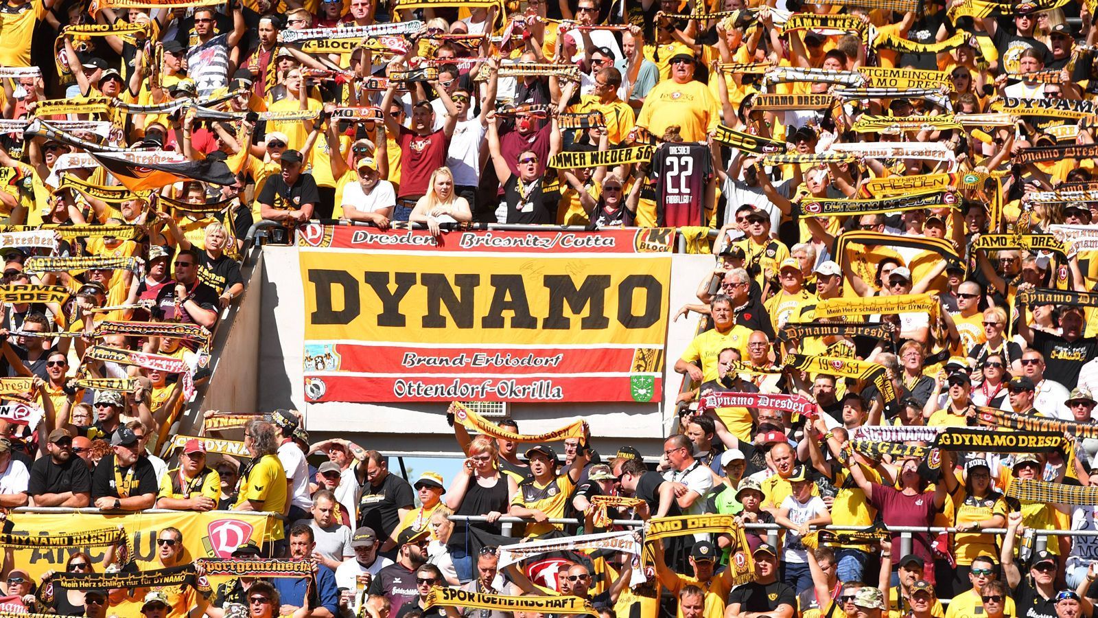 
                <strong>SG Dynamo Dresden</strong><br>
                Stehplatzpreis: 195 EuroMaximalpreis (Sitzplatz): 595 Euro
              