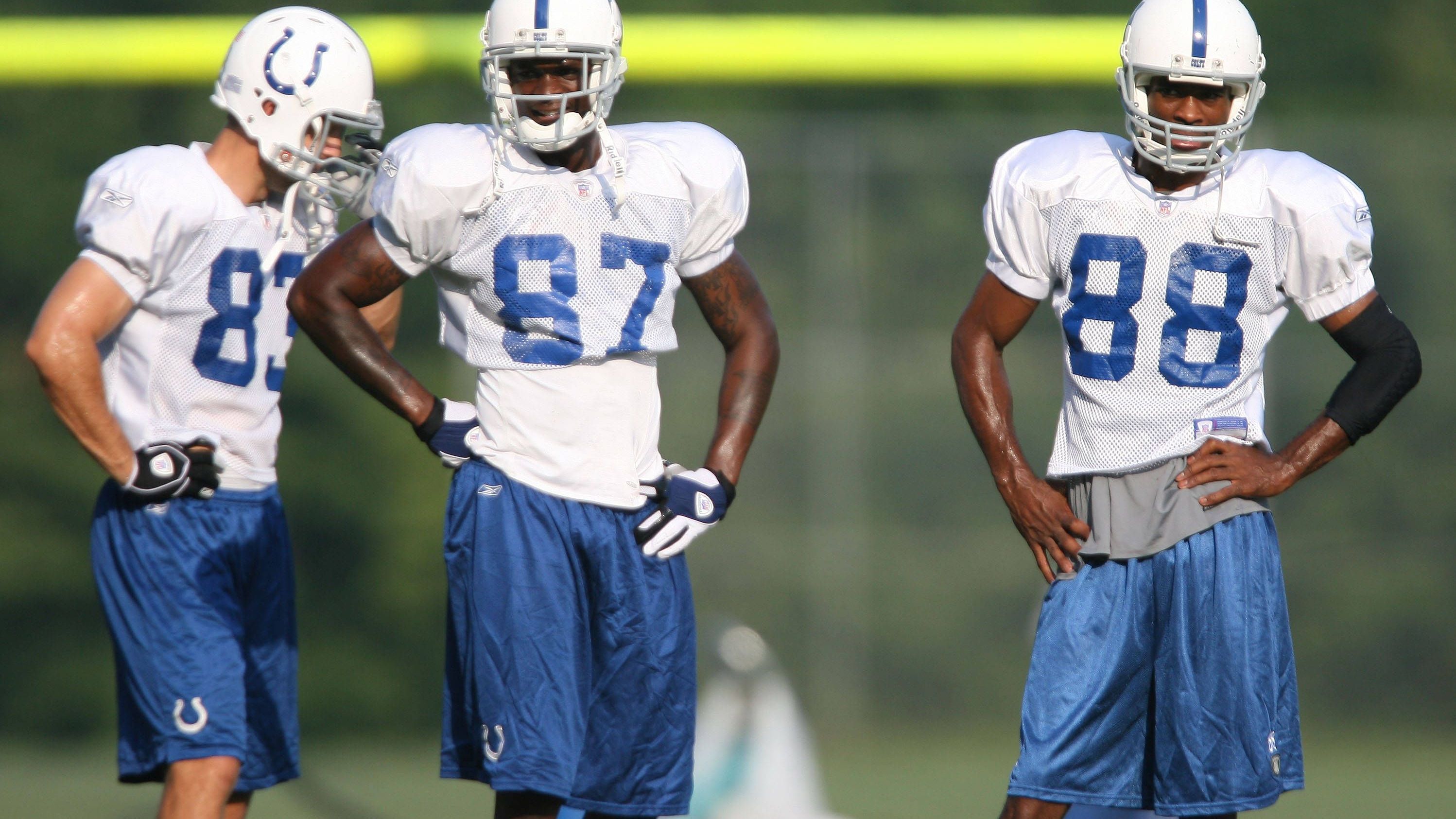<strong>Indianapolis Colts (2004)</strong><br>Der Lieblings-Receiver (rechts), der zweitliebste Receiver (mitte) und der sechstliebste Receiver (links) von Quarterback-Legende Peyton Manning - zumindest wenn es nach Karriere-TD-Pässen geht. Marvin Harrison (1.113 Yards), Reggie Wayne (1.210 Yards) und Brandon Stokley (1.077 Yards) fingen damals 37 der 49 Touchdown-Pässe von Peyton Manning - der damit einen neuen NFL-Rekord aufstellte.
