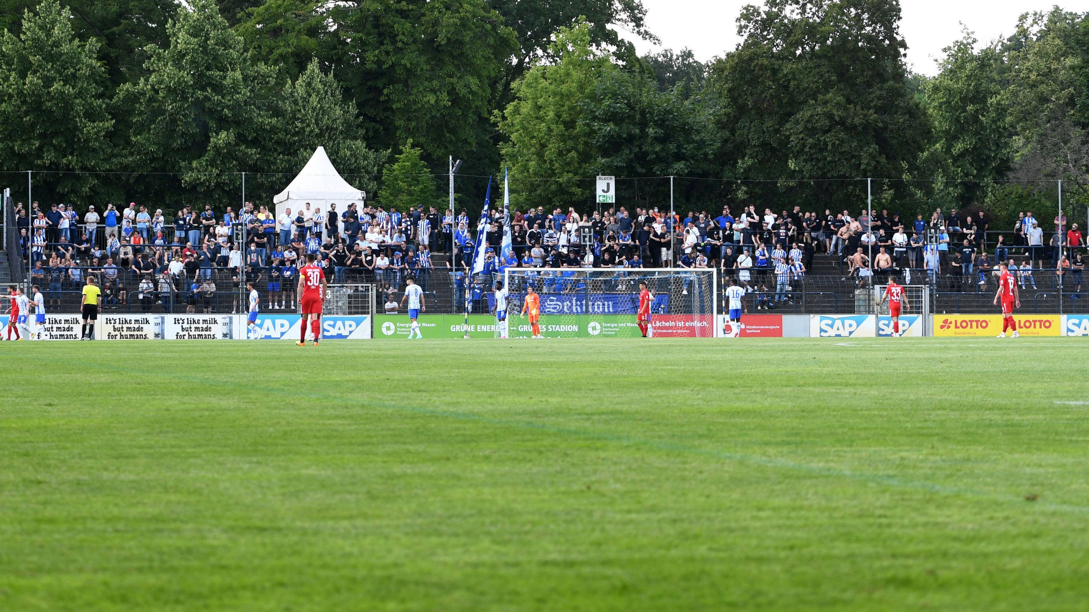 
                <strong>SV Babelsberg 03 - SpVgg Greuther Fürth </strong><br>
                Anstoß: Samstag, 7. August, 18:30 UhrStadion: Karl-Liebknecht-StadionZuschauer erlaubt: 3.030
              