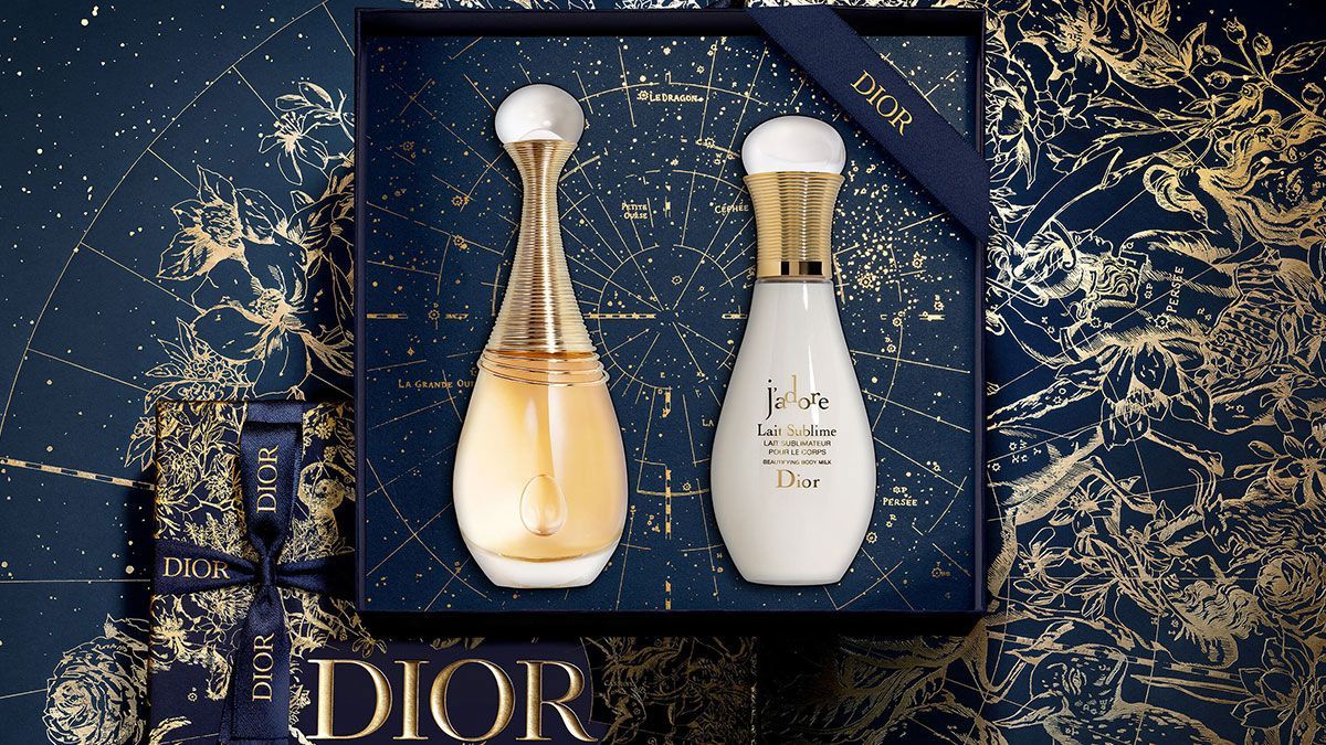 Die Kombination aus Jasmin, Tuberose und Ylang Ylang macht das limitierte Duft-Set J’adore von Dior zu einem beliebten Weihnachtsgeschenk. 
