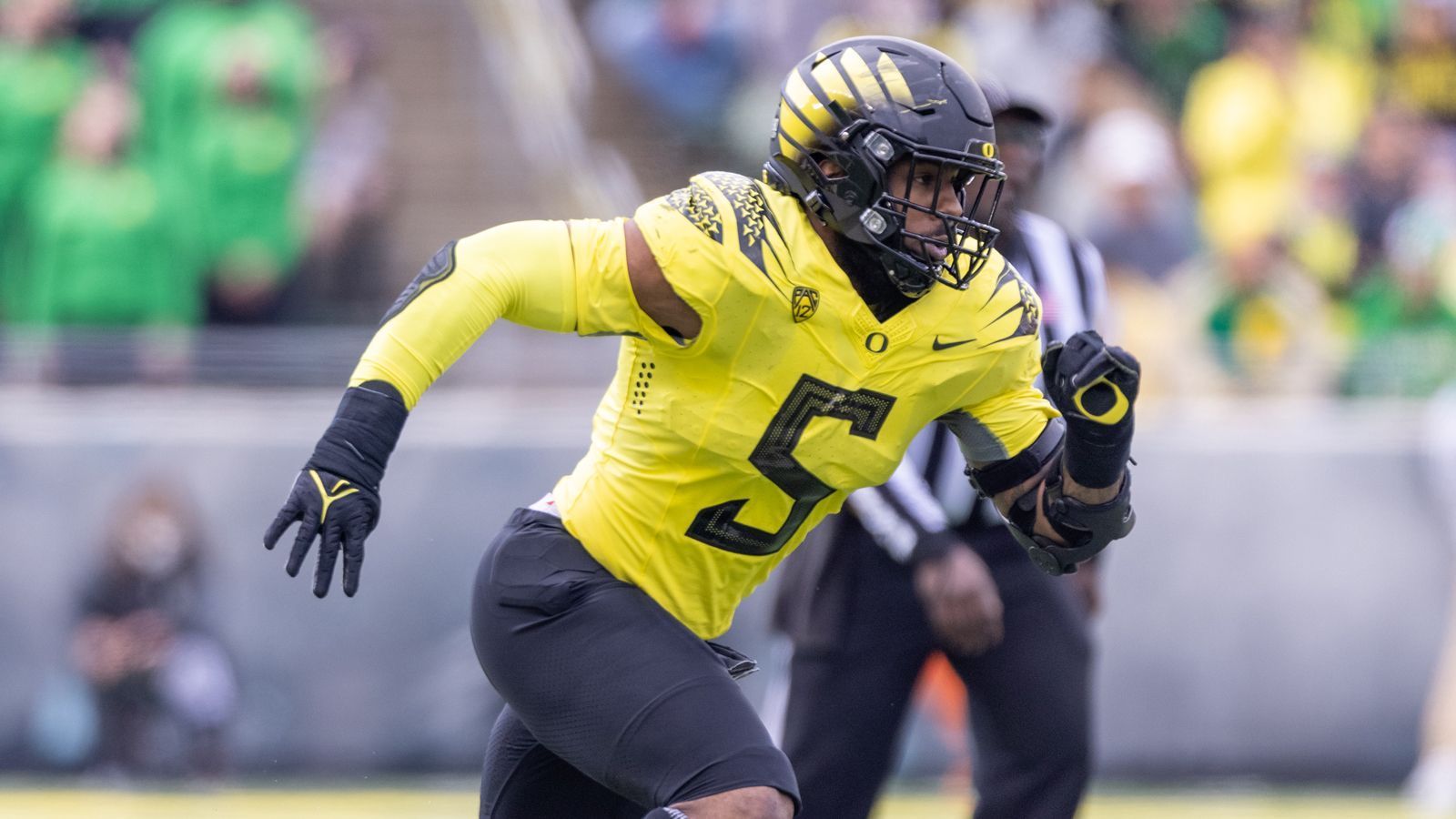 
                <strong>3. Pick: Houston Texans - Kayvon Thibodeaux, Edge, Orgeon</strong><br>
                Die Houston Texans müssen nach der katastrophalen Vorsaison in den Pass Rush investieren. Und weil Aidan Hutchinson bereits vom Board ist, holen sie eben Kayvon Thibodeaux.
              