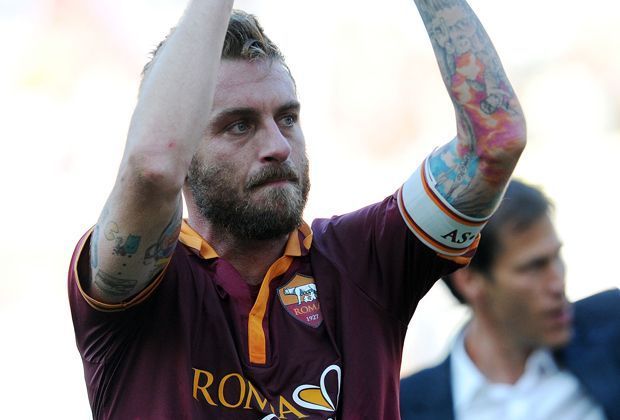 
                <strong>Daniele De Rossi - Der Teletubby</strong><br>
                Auch Daniele De Rossi hat schon etliche Schlachten geschlagen. Neben Francesco Totti ist der Mittelfeldstratege DAS Gesicht der Römer. Eigentlich unglaublich, dass ihm bislang ein Meisterschaftstitel verwehrt blieb. Immerhin darf er sich Weltmeister nennen.
              