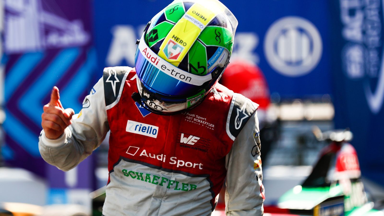 
                <strong>Saison 2016/17</strong><br>
                &#x2022; 12 Rennen - <br>&#x2022; Bestes Ergebnis im Fanboost-Voting: 28,83 Prozent (Lucas di Grassi, Rennen 12) -<br>&#x2022; Meiste Siege im Fanboost-Voting: Sebastien Buemi und Lucas di Grassi (4) -<br>&#x2022; Am öftesten den Fanboost erhalten: Lucas di Grassi (12) -<br>&#x2022; Fanboost-Champion: Lucas di Grassi -<br>&#x2022; Formel-E-Champion: Lucas di Grassi<br>
              