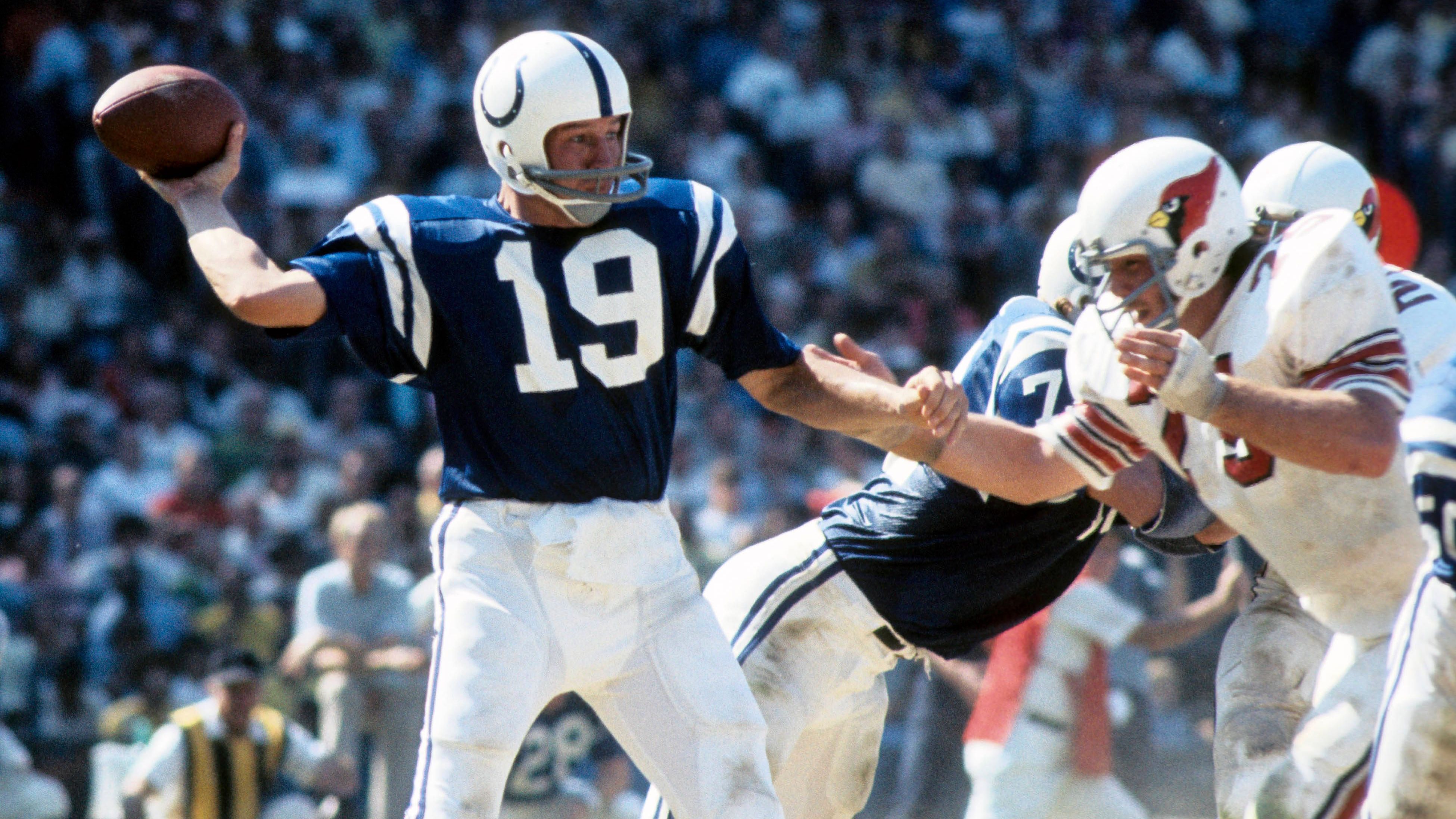 <strong>Johnny Unitas (Baltimore Colts)</strong><br>Der Urvater aller zweimaligen MVPs war jedoch in einer Zeit, in der das Konzept des MVPs noch recht neu war. Johnny Unitas gewann 1964 und 1967 die Wahlen zum wertvollsten Spieler der Liga. Theoretisch ist der ehemalige Baltimore Colt sogar dreimaliger Titelträger, in den Geschichtsbüchern der NFL wird der MVP jedoch formell erst ab 1961 so ausgewiesen, er gewann 1959 die Wahl.