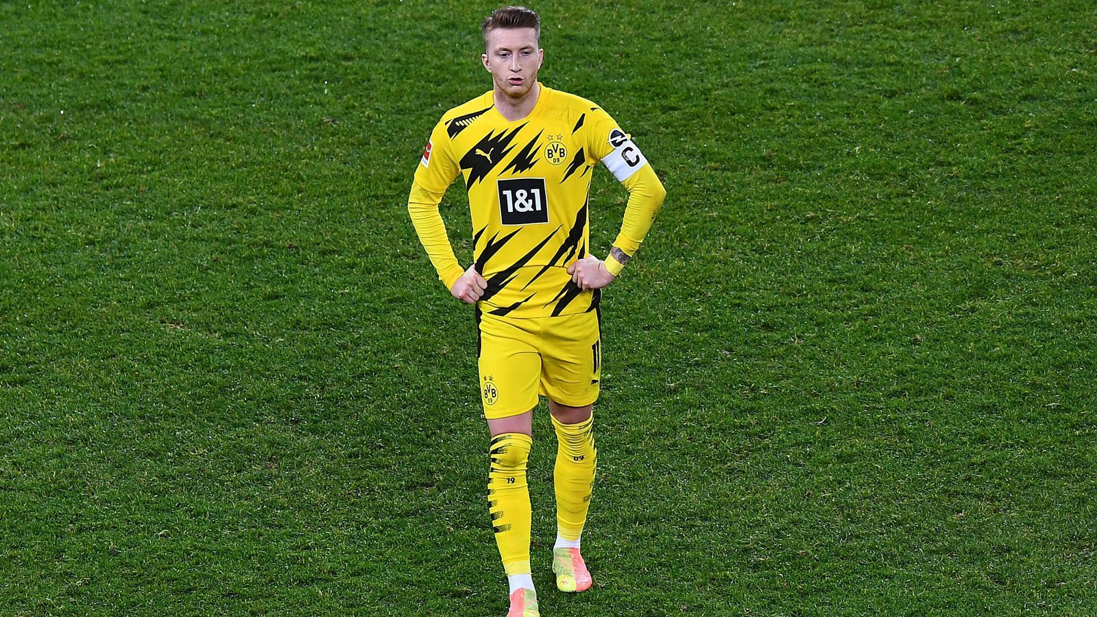 
                <strong>Marco Reus</strong><br>
                Engagiert, aber unglücklich: Reus ist fleißig im Gegenpressing und hat seine Füße in vielen Aktionen, auch er ist am Ende aber in der letzten Aktion zum ungenau – wie bei seiner Chance in der 54. Minute. Schwächste Passquote der BVB-Startelf-Spieler (77 Prozent). Kurz vor dem Ende für Tigges raus. ran-Note: 4
              