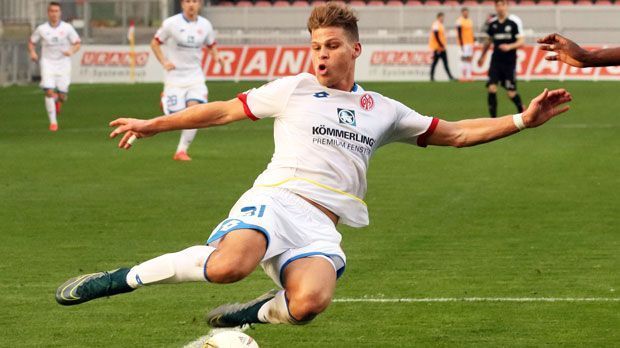 
                <strong>Florian Niederlechner (1. FSV Mainz 05)</strong><br>
                Florian Niederlechner (1. FSV Mainz 05, acht Einsätze, 129 Minuten): Der Stürmer kam vor der Saison von Heidenheim zum FSV und ist als Ergänzungsspieler eingeplant. Als solcher wartet der Bayer noch auf sein erstes Bundesliga-Tor.
              