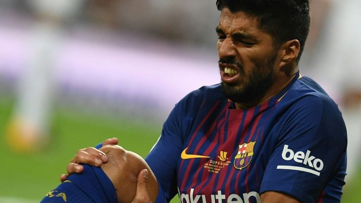Luis Suarez verletzte sich im Supercup am Knie