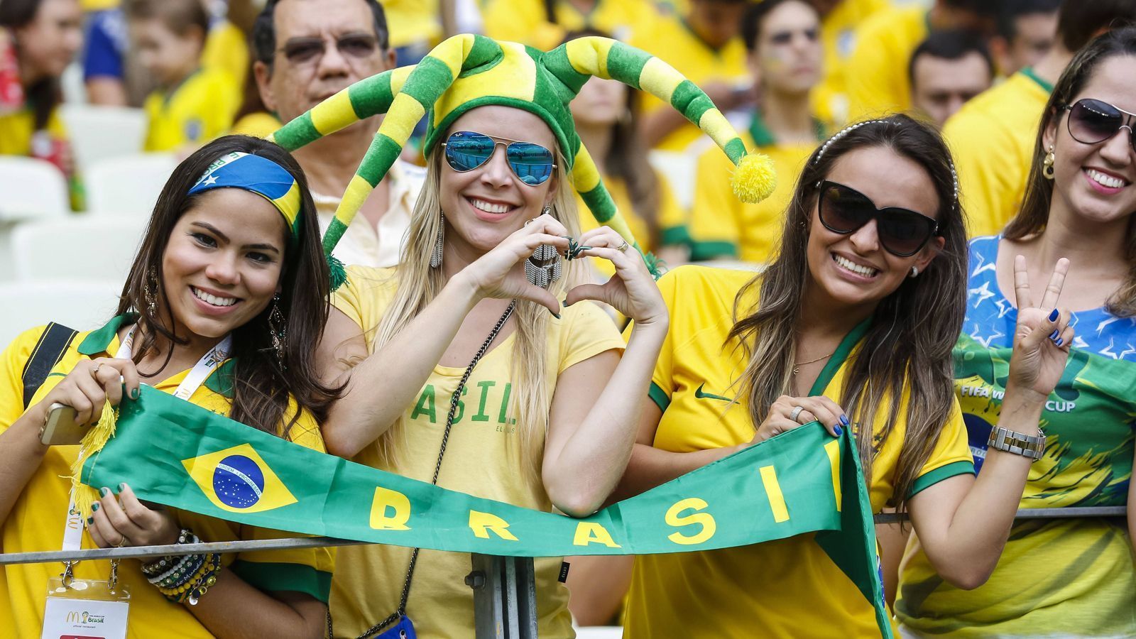 
                <strong>3. Platz: Brasilien (72.512 Tickets)</strong><br>
                Der Rekordweltmeister kann sich auf seine Anhänger verlassen. Auch in Russland werden die Fans aus Brasilien begehrte Fotomotive sein.
              