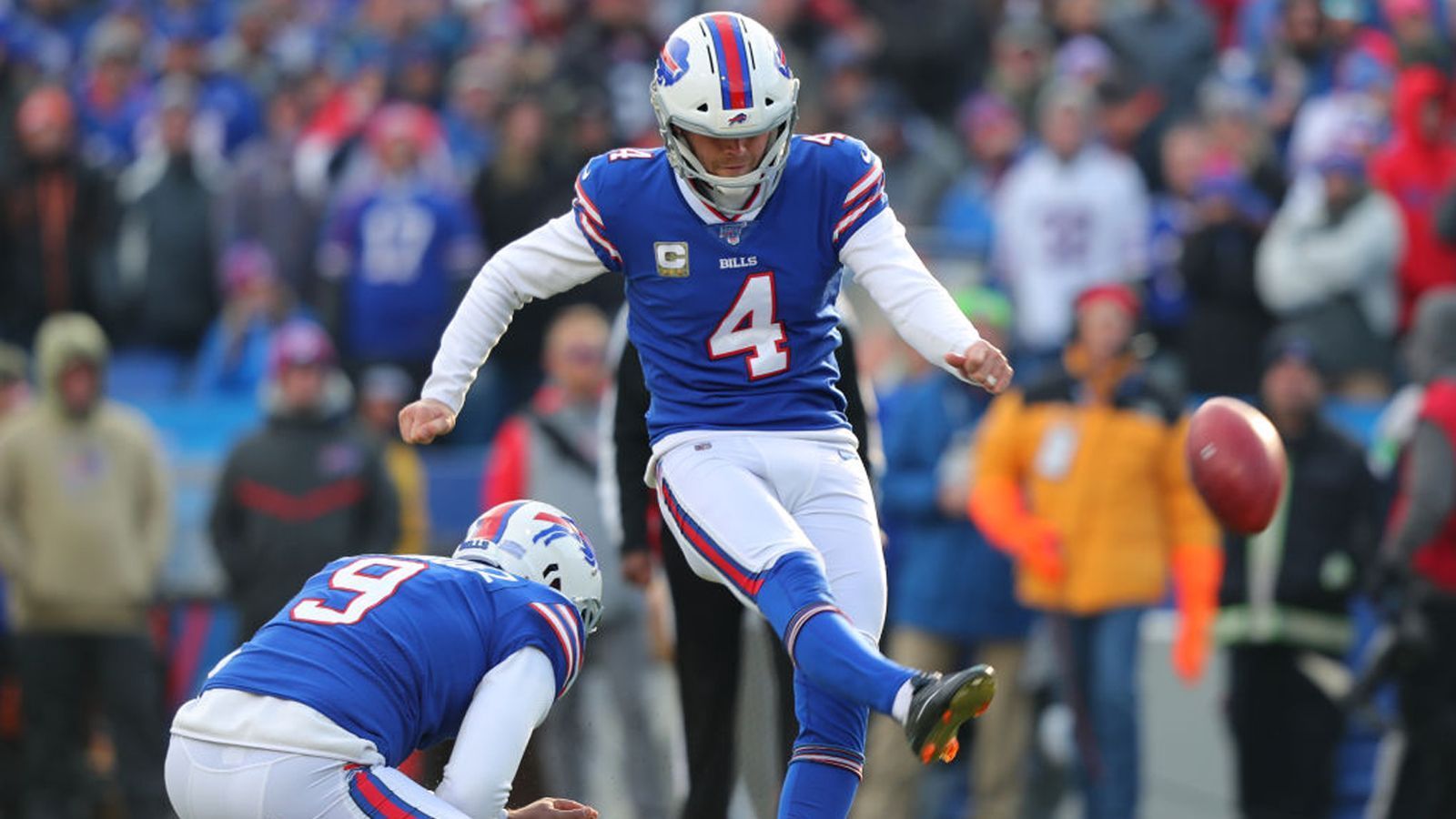 
                <strong>Stephen Hauschka (Kicker)</strong><br>
                Nach 264 Field Goals und 13 Jahren NFL hat auch Stephen Hauschka mit dem Profi-Football abgeschlossen. Wie es typisch für einen Kicker ist, hatte er viele Teamwechsel und stand bei den Minnesota Vikings, den Baltimore Ravens, den Atlanta Falcons, den Detroit Lions, den Denver Broncos, den Seattle Seahawks, den Buffalo Bills und den Jacksonville Jaguars unter Vertrag. Seine beste Zeit erlebte er bei den Seahawks, mit denen er im Februar 2014 den Super Bowl gewann. Einmal stand Hauschka im Pro Bowl.   
              