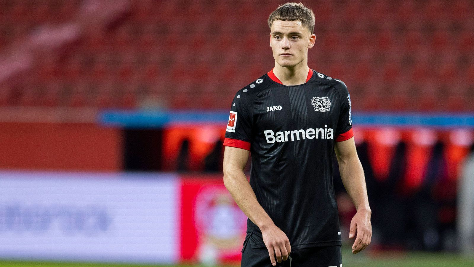 
                <strong>Florian Wirtz (Bayer 04 Leverkusen)</strong><br>
                Der Abgang von Kai Havertz bereitet den Verantwortlichen von Bayer 04 Leverkusen vermutlich nicht so viel Kopfzerbrechen wie zuvor erwartet. Der Grund dafür ist 17 Jahre jung und trägt den Namen Florian Wirtz. "Florian Wirtz, mit welcher Energie er schon spielt, der sich in gute Räume bewegt, den finde ich richtig interessant. Das ist schon ein außergewöhnlicher Spieler", geriet Löw in einem "Sportschau"-Interview ins Schwärmen. Neun Torbeteiligungen in 20 Bundesliga-Spielen in dieser Saison unterstreichen auch statistisch den Eindruck, den der Bundestrainer vom Havertz-Nachfolger hat.
              