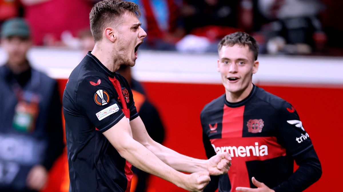 STANISIC Josip Team Bayer 04 Leverkusen jubelt nach seinem Tor zum 2 : 2 mit WIRTZ Florian UEFA Europa League Saison 2023 - 2024 Halbfinale Rueckspiel Spiel Bayer 04 Leverkusen - AS Rom 2 : 2 am 09...