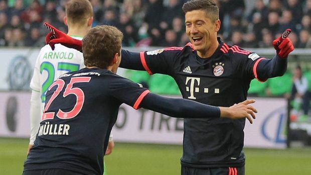 
                <strong>Robert Lewandowski</strong><br>
                Robert Lewandowski: Zunächst nur wenig zu sehen. Aber wenn, dann ist es gefährlich. Trifft eigentlich zum 1:0, zählt nur nicht. Vergibt anschließend aus bester Position. Aber dann ist er doch wieder mit einem Tor zur Stelle. Mag Wolfsburg einfach. Note: 2
              