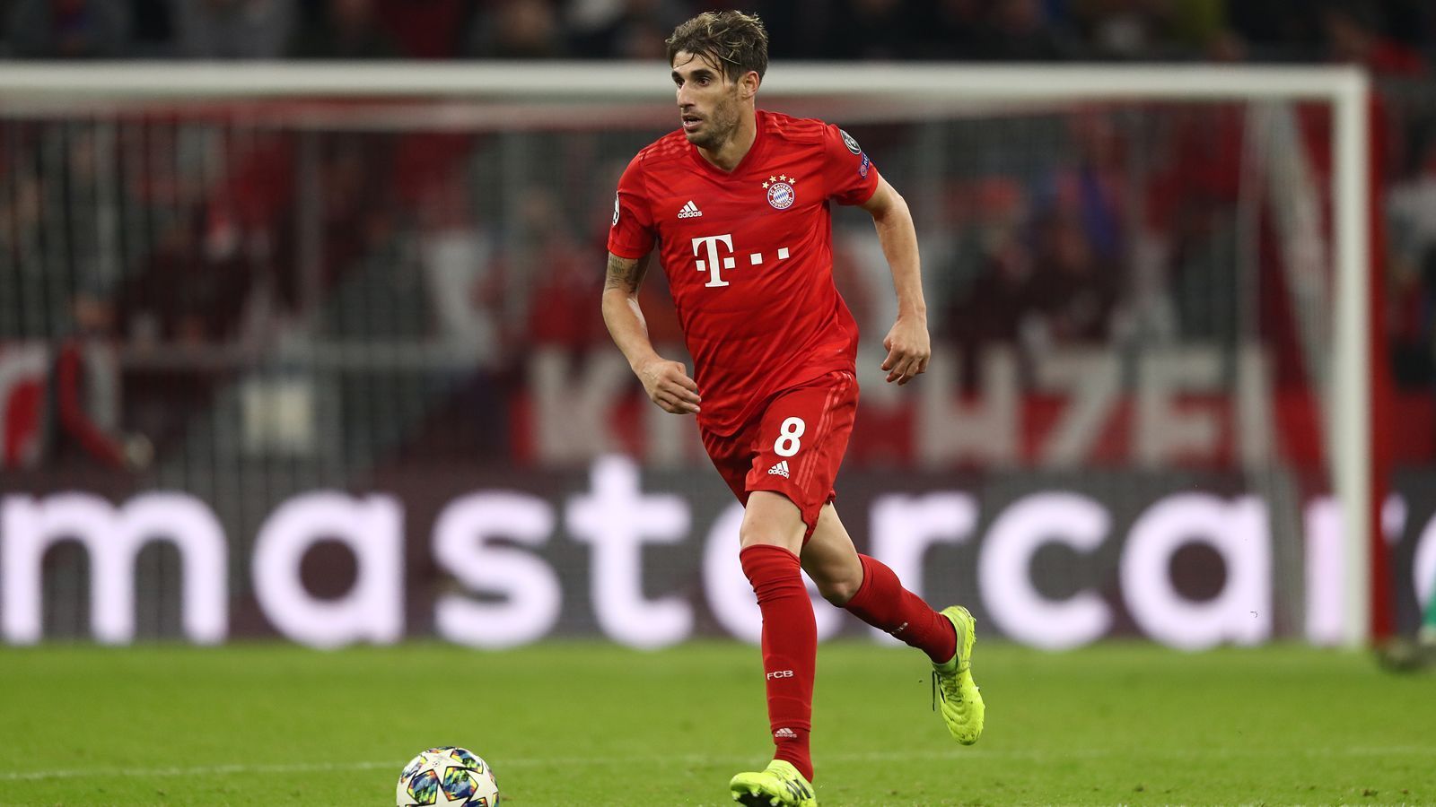 
                <strong>Javi Martinez (FC Bayern München)</strong><br>
                Kommt in der 68. Minute für den angeschlagenen Boateng. Teil einer plöztlich anfälligen Bayern-Abwehr. Erweist seiner Abwehr einen Bärendienst, als er in der 90. Minute Thuram mit beiden Beinen im Strafraum umlegt - gelb-rot. Neuer hat beim anschließenden Elfer keine Chance ran-Note: 6
              