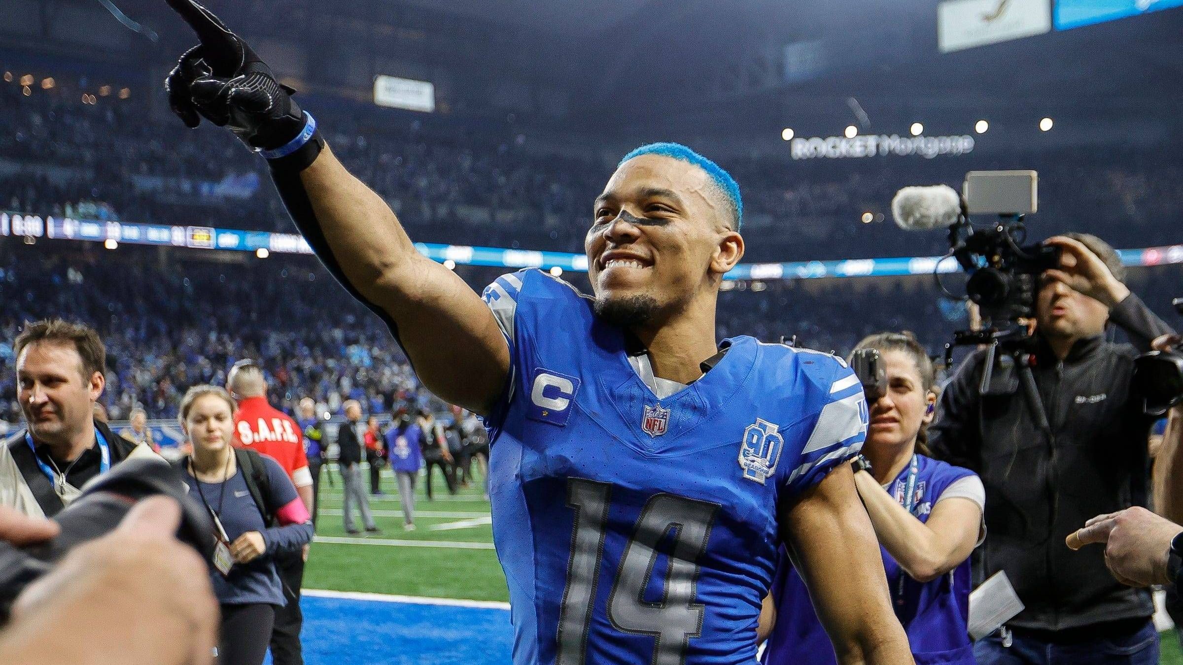 <strong>Amon-Ra St. Brown</strong><br>Der Passempfänger kam von der University of Southern California zu den Lions. In vier Jahren erzielte Amon-Ra St. Brown bereits 33 Receiving Touchdowns, stand dreimal im Pro Bowl und entwickelte sich zu einem der besten Receiver der Liga. 2023 stand er mit seinem Team im Conference Championship Game der NFC. 2024 war in der Divisional Round gegen die Wahsington Commanders Schluss. Zuvor unterschrieb er einen Vierjahresvertrag über 120 Millionen Dollar.
