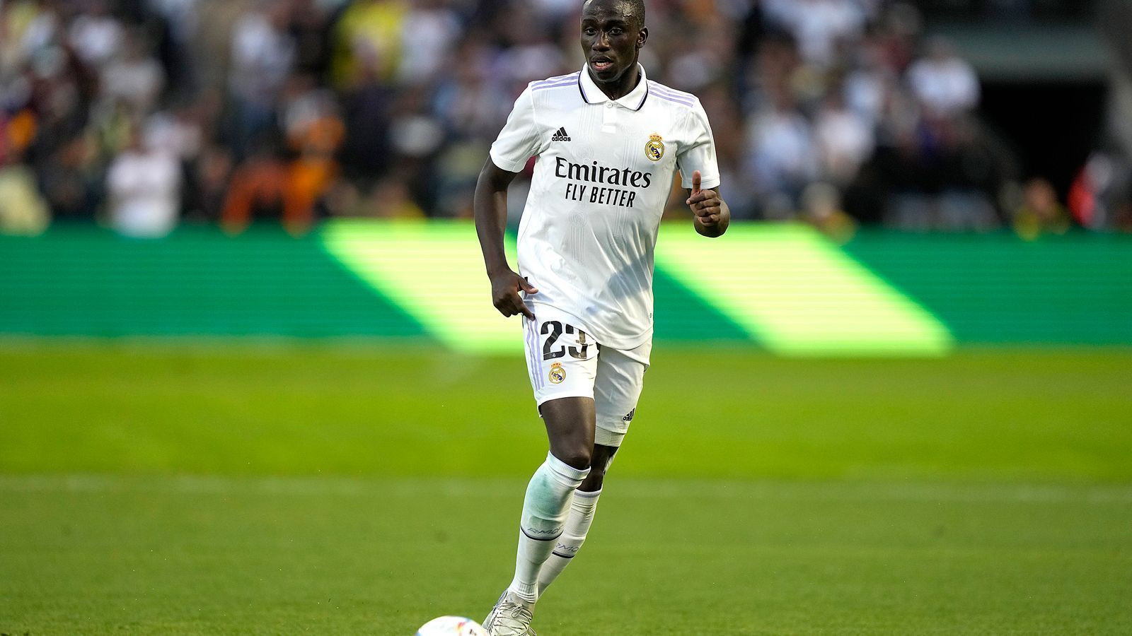 
                <strong>Ferland Mendy (Real Madrid)</strong><br>
                Ersetzt nach einer Stunde den am Rande einer Gelb-Roten Karte stehenden Nacho. Steht beim 1:2 nicht gut. ran-Note: 4
              