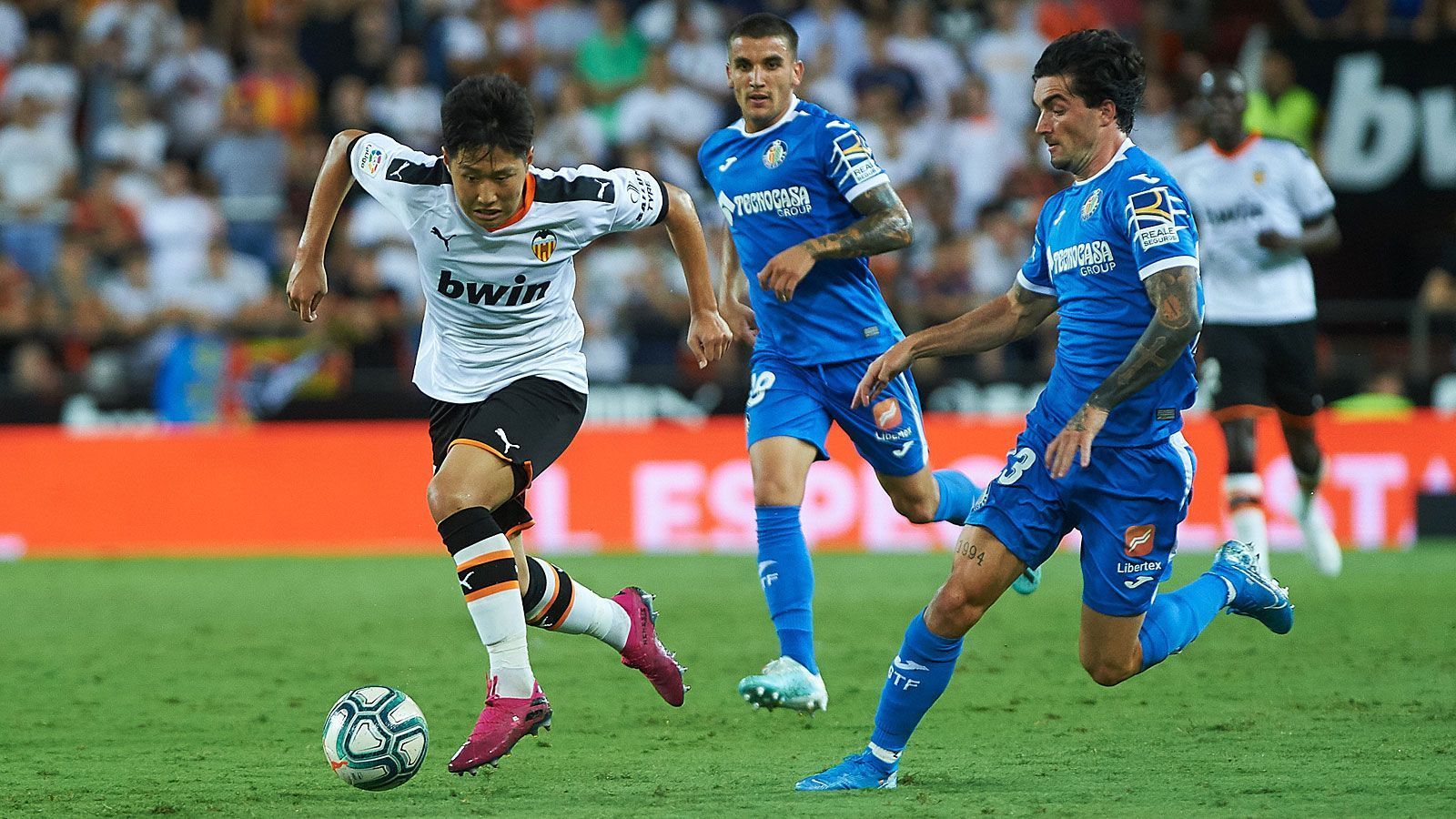
                <strong>Kang-in Lee (l.)</strong><br>
                Geburtstag: 19. Februar 2001Erstes Tor in La Liga: für den FC Valencia beim 3:3 gegen den FC Getafe am 25. September 2019
              