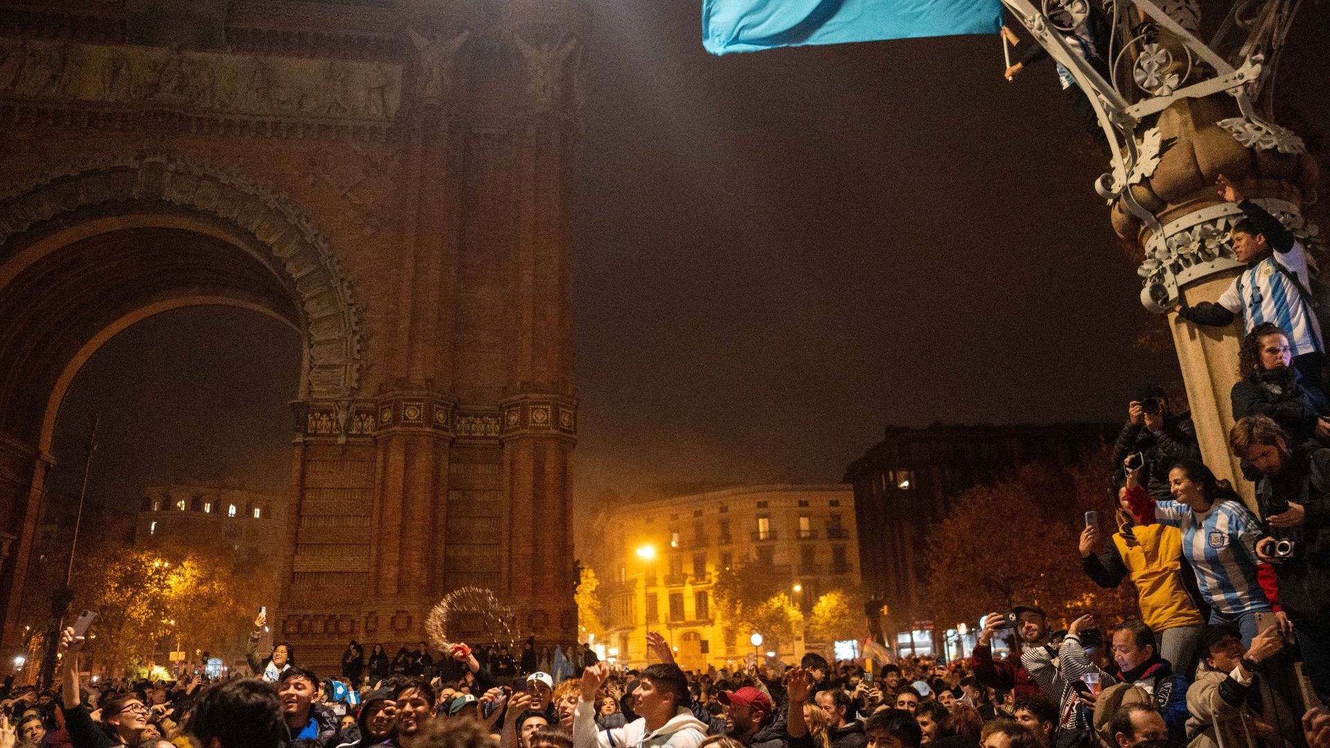
                <strong>Gazzetta dello Sport (Italien)</strong><br>
                "Messi, eine märchenhafte Nacht: Er zaubert und bricht vier weitere Rekorde"
              