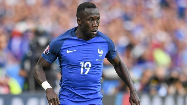 
                <strong>Bacary Sagna (Frankreich)</strong><br>
                Bacary Sagna (Frankreich): Der Profi von Manchester City lieferte in der Defensive eine solide Vorstellung ab, wurde allerdings von der portugiesischen Offensive auch nicht wirklich unter Druck gesetzt. Schaltete sich immer wieder in die Offensive mit ein, wobei er auch hierbei nicht die ganz großen Akzente setzen konnte. ran-Note: 3
              