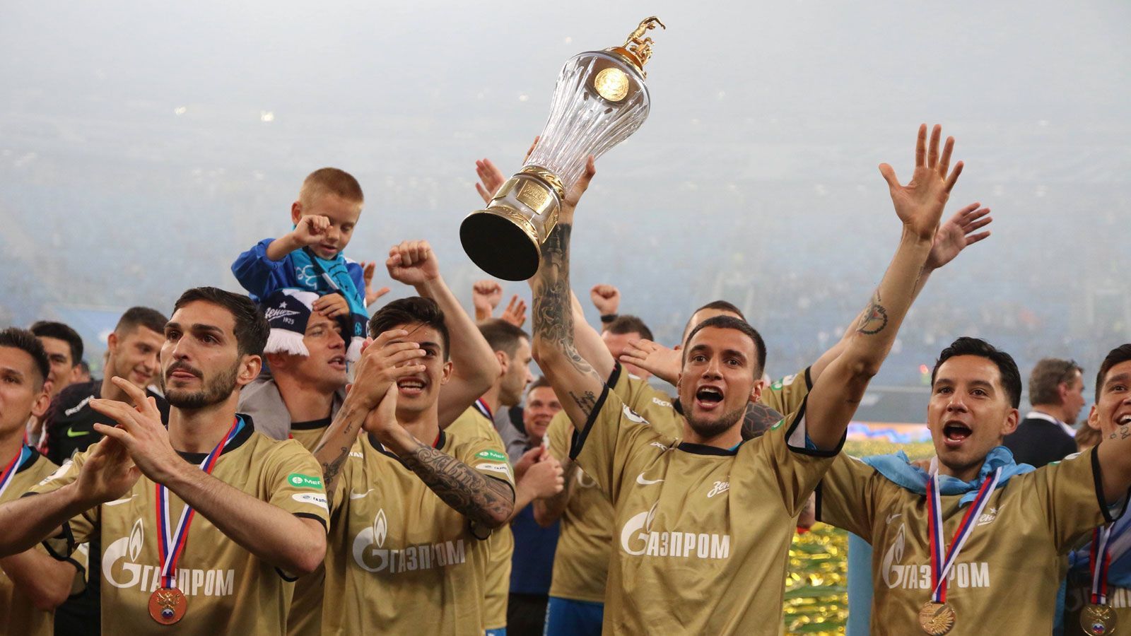 
                <strong>Topf 1: Zenit St.-Petersburg</strong><br>
                Meister in RusslandGrößter CL-Erfolg: Achtelfinale 2012, 2014, 2016
              