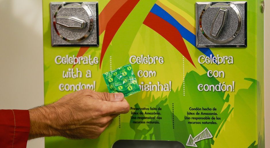 
                <strong>Kondom-Rekord in Rio</strong><br>
                450.000 Kondome sollen in Rio de Janeiro gratis an alle Sportler verteilt werden - so viele wie nie zuvor! Im gesamten Olympischen Dorf stehen Automaten, wo sich die Athleten aus aller Welt bedienen können.
              