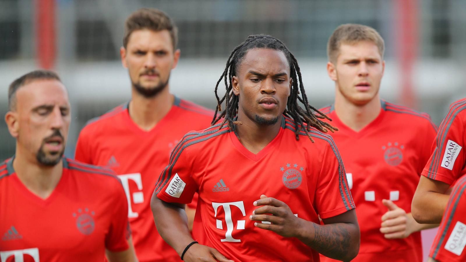 
                <strong>FC Bayern München</strong><br>
                Ebenfalls wieder zurück in München: Renato Sanches ist nach seiner einjährigen Leihe zu Swansea City wieder zurück zum FC Bayern München, in der Hoffnung sich im zweiten Anlauf beim Rekordmeister durchzusetzen.
              