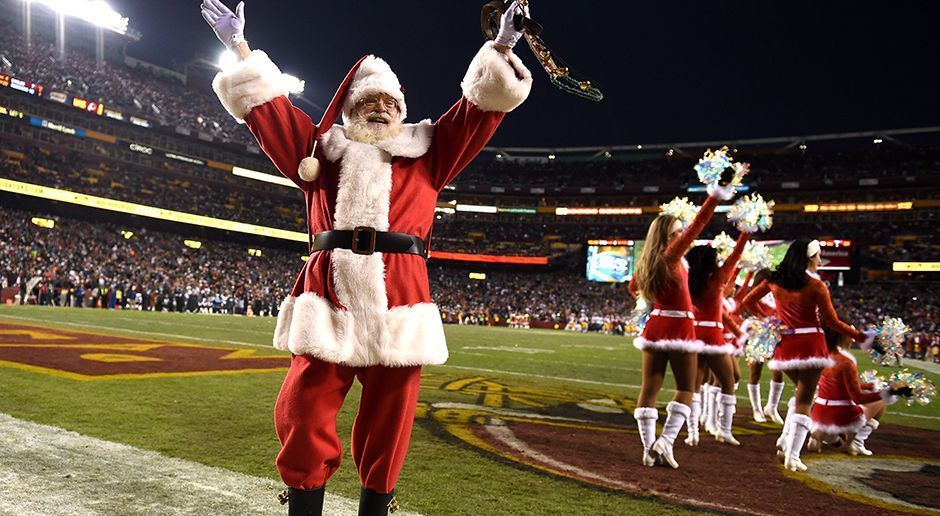 
                <strong>Philadelphia hasst den Weihnachtsmann</strong><br>
                Philly-Fans hassen den Weihnachtsmann. Den Weihnachtsmann. Wie kann man denn bitte den Weihnachtsmann hassen? Bei einem Santa-Auftritt während einer Halbzeitshow platzte den Eagles-Anhängern 1968 nach einer bis dato desolaten Saison (2-11) der Kragen. Nicht nur wurde der Weihnachtsmann gnadenlos ausgebuht, es hagelte auch noch Schneebälle ohne Ende. Nochmal: Wie kann man denn den Weihnachtsmann hassen?
              