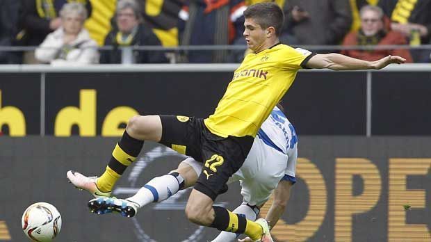 
                <strong>Christian Pulisic</strong><br>
                Christian Pulisic: Den 17-Jährigen interessierte Liverpool "nicht die Bohne". Von Beginn an voller Selbstvertrauen, ging mehrmals in die direkten Duelle auf der Außenbahn und traute sich Abschlüsse zu. Traf zudem zum wichtigen 1:0 in der 38. Minute. ran-Note: 2.
              