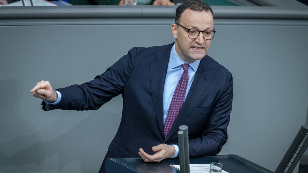 Der 44 Jahre alte Ex-Gesundheitsminister Jens Spahn ist neuer Vorsitzender der Unionsfraktion im Bundestag.
